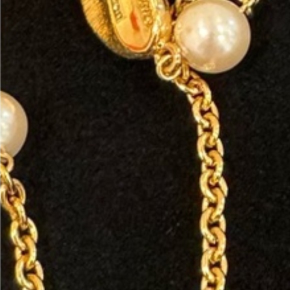 Givenchy Gold and Pearl Vintage Necklace BEAUTIFUL - Picture 4 of 4